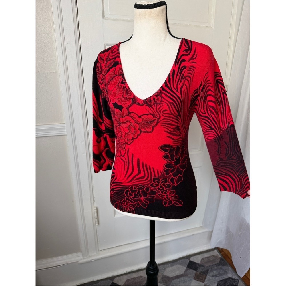 3/$20 💥 HENNY‎ Red Black Floral Knit Fitted Top V-Neck Embroidered Art Y2K Fairy - Picture 5 of 10
